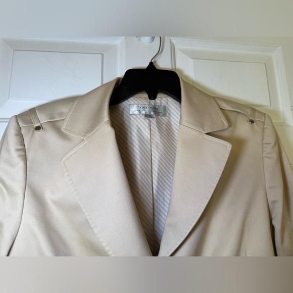 Tahari Arthur S Levine Beige Single Breast Woman’s 2 Button Blazer Size 12 EUC - Picture 3 of 13